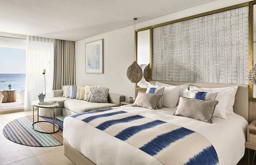 سوییت جونیور با چشم‌انداز دریا, Nobu Hotel Ibiza Bay