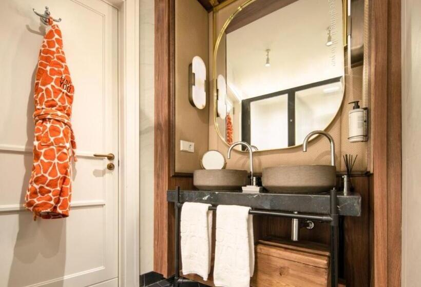 جناح, Only You Hotel Valencia