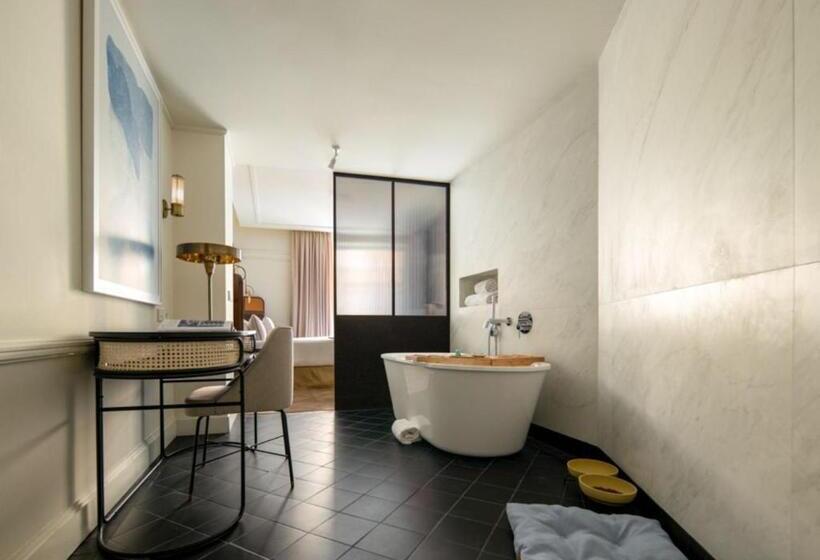 جناح, Only You Hotel Valencia