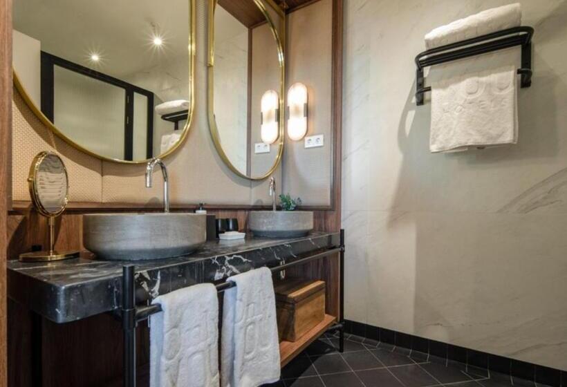 جناح جونيور مطل على المدينة, Only You Hotel Valencia