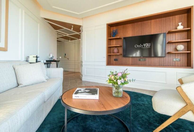 جناح سوبيريور, Only You Hotel Valencia