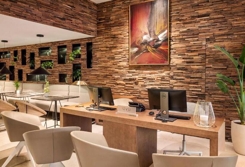 سوییت جونیور, Melia Madrid Princesa