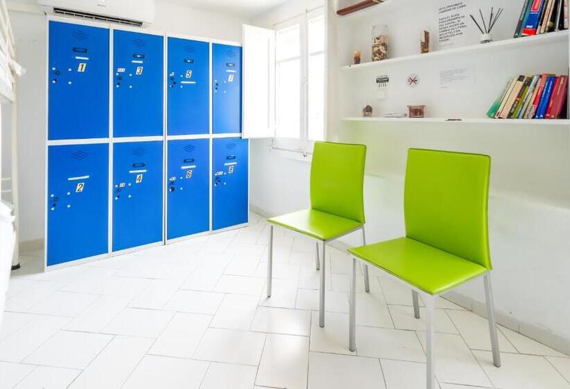 Cama em Quarto Compartilhado, Forum Tarragona