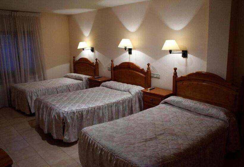 Номер Стандарт Трехместный, Hostal Nicolás