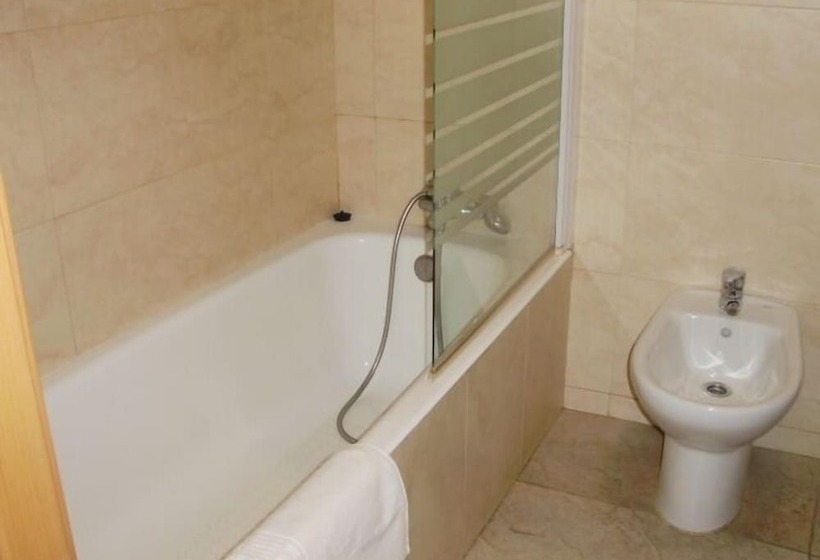 Четырехместный Номер Стандарт, Hostal Cataluña