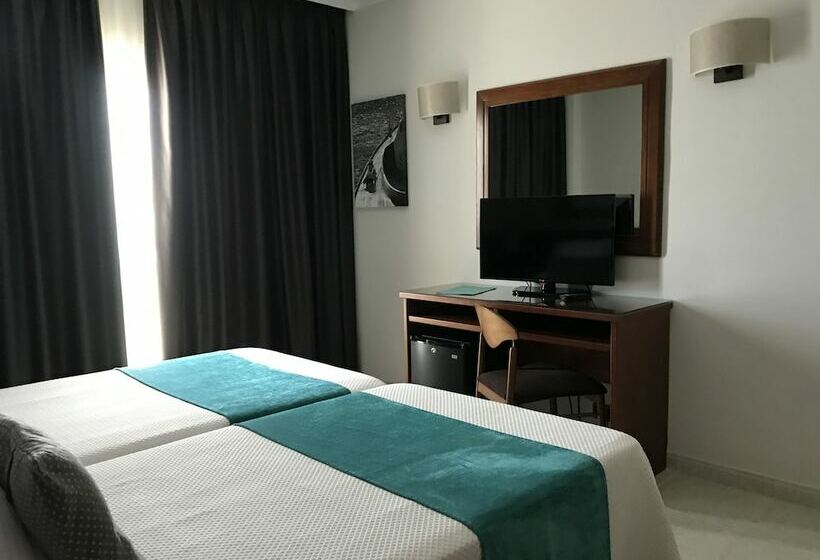 اتاق استاندارد سه نفره, Miramar