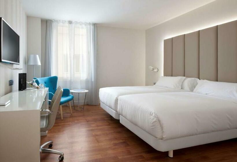 Habitación Superior con Vistas, NH Madrid Nacional