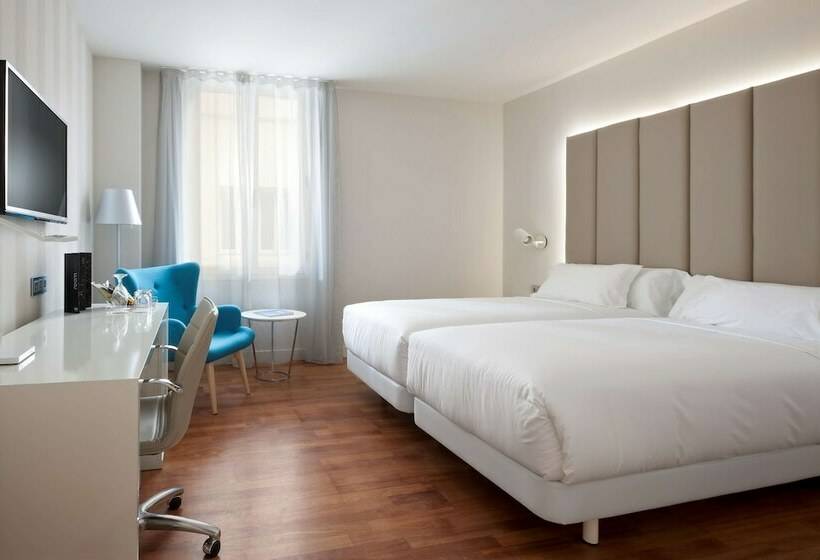 Habitación Superior con Vistas, NH Madrid Nacional