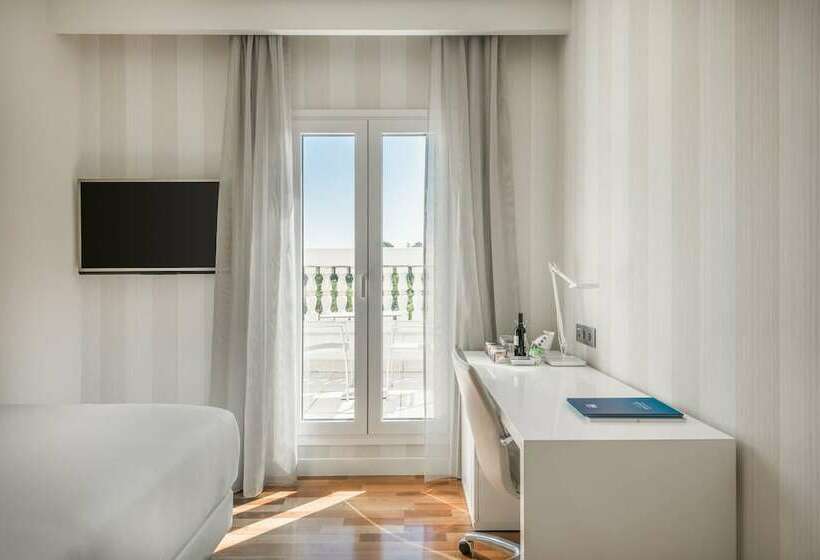 Habitación Estándar con Vistas, NH Madrid Nacional