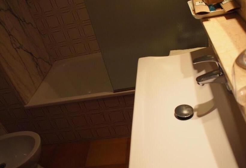 اتاق استاندارد با بالکن, Hostal Miryam