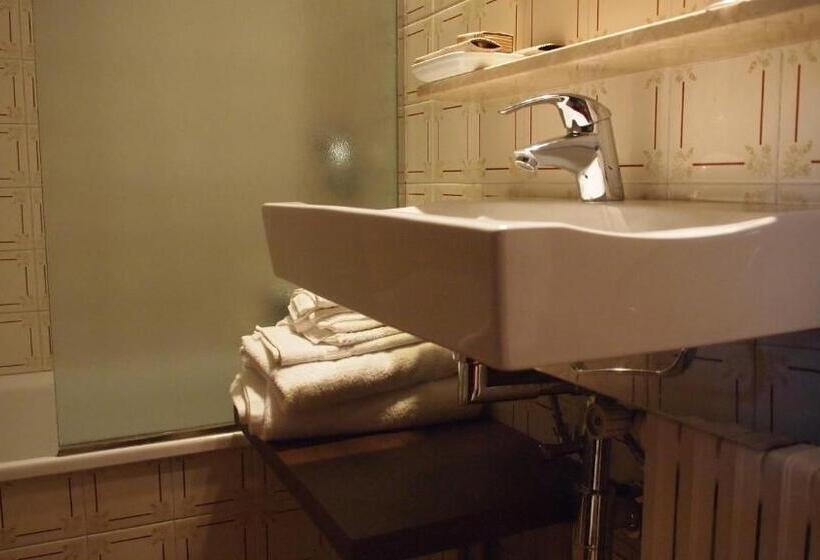 اتاق استاندارد با بالکن, Hostal Miryam