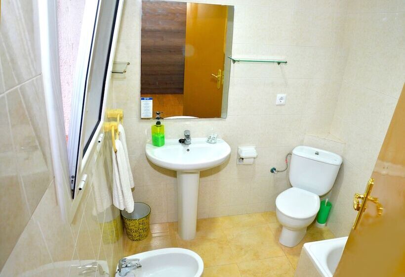 スタンダードトリプルルーム, Hostal Julieta