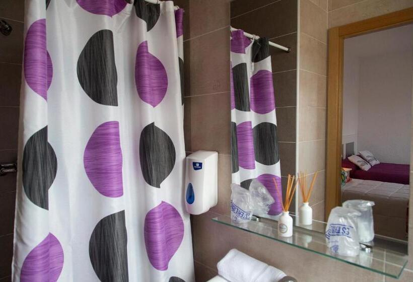 اتاق استاندارد سه نفره, Hostal Los Gabrieles