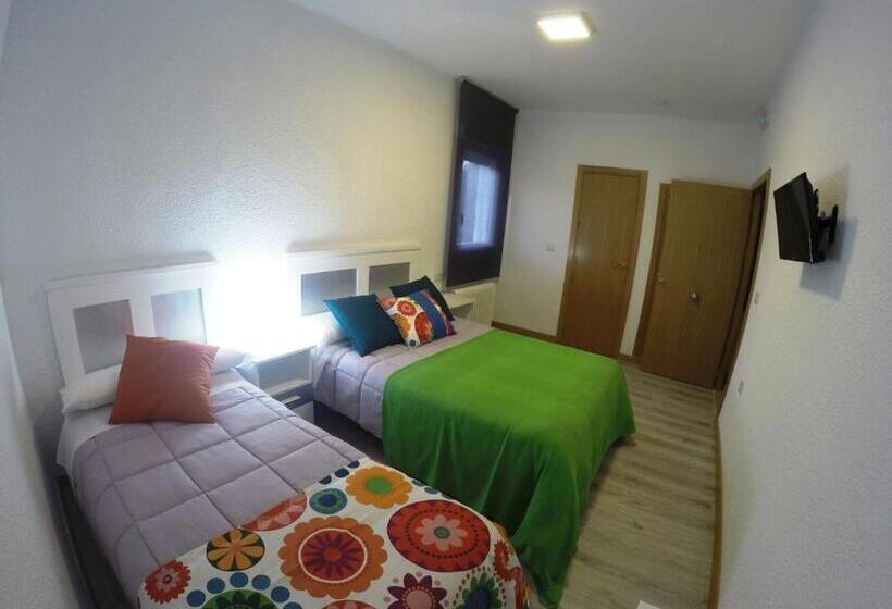 اتاق ساده سه‌ نفره, Hostal Los Gabrieles