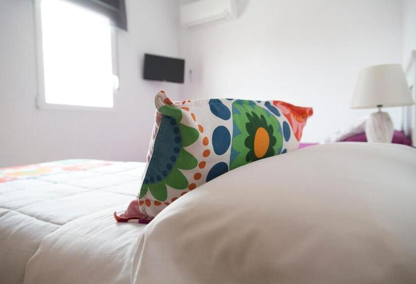 اتاق ساده سه‌ نفره, Hostal Los Gabrieles
