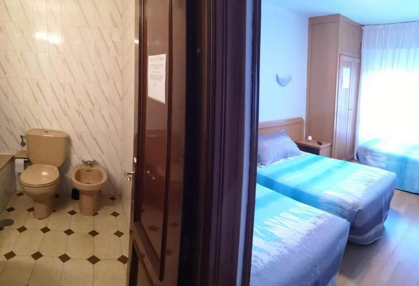Habitació Triple Estàndard, Hospedaje Covadonga