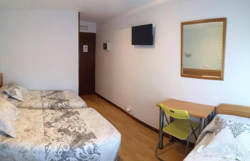 Номер Стандарт Трехместный, Hospedaje Covadonga