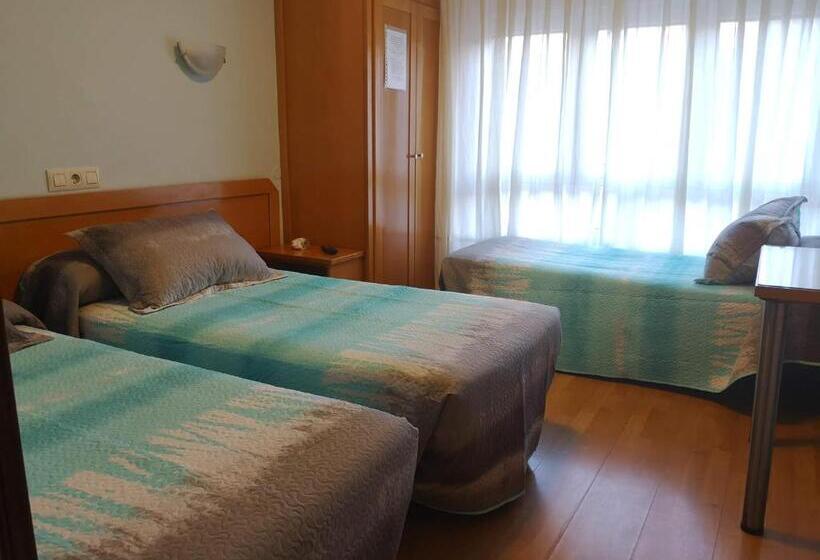 Habitació Triple Estàndard, Hospedaje Covadonga