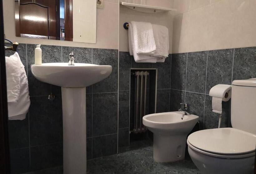 Habitació Triple Estàndard, Hospedaje Covadonga