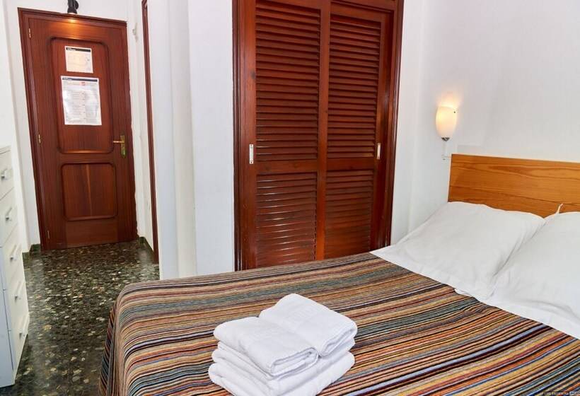 اتاق عادی, Hostal Illes Pitiüses