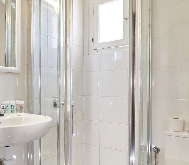 Четырехместный Номер Стандарт, Hostal Illes Pitiüses