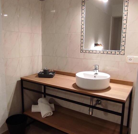 带共用浴室的标准房间, Hostal Nadal