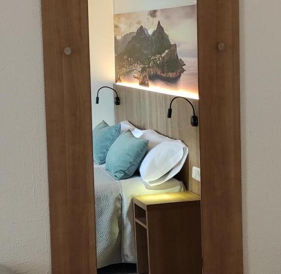 家庭间, Hostal Nadal