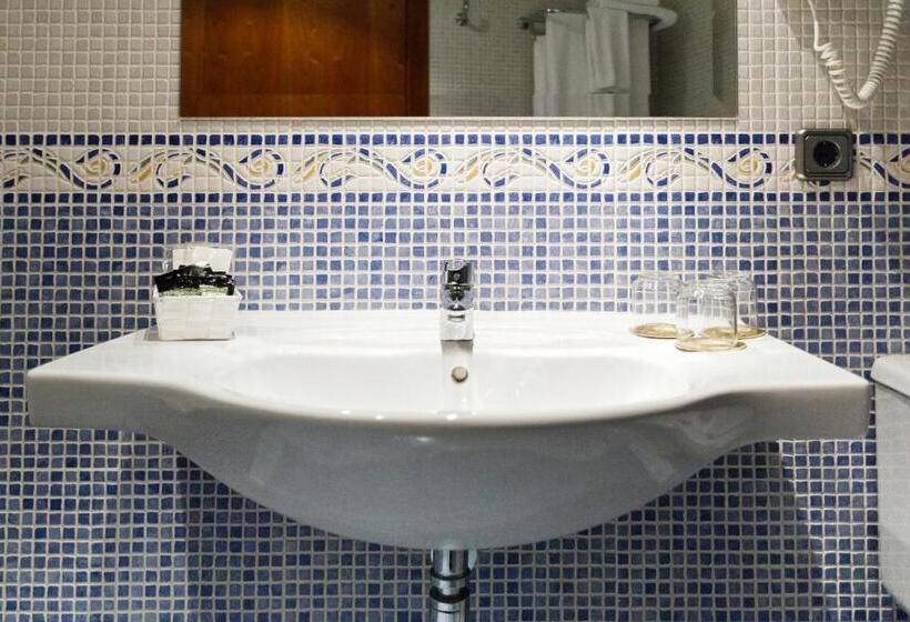 اتاق استاندارد سه نفره, Valencia
