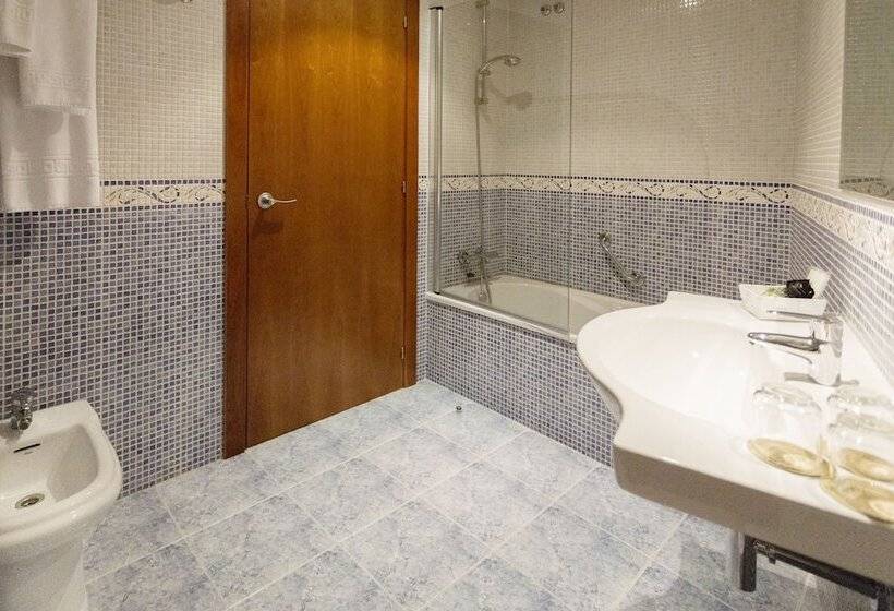 اتاق استاندارد سه نفره, Valencia