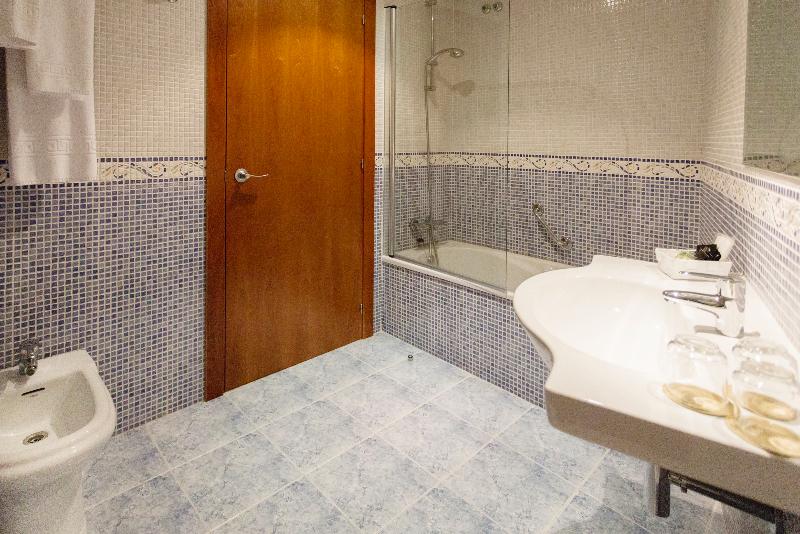 اتاق استاندارد سه نفره, Valencia
