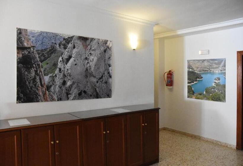 Номер Стандарт Трехместный, Hostal Restaurante El Cruce