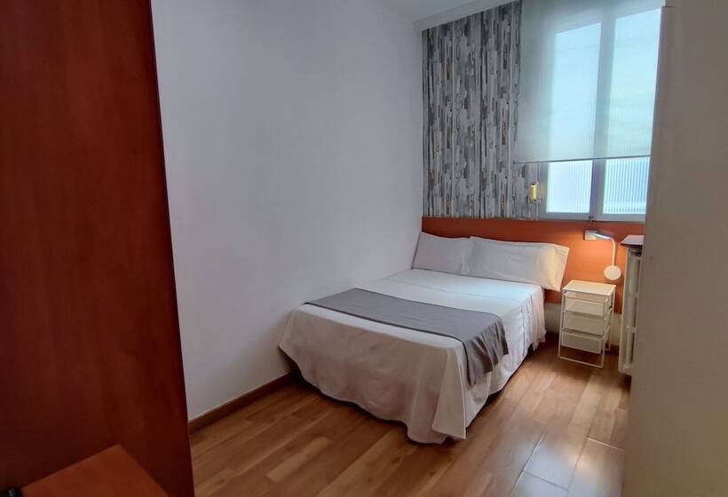 اتاق استاندارد یک نفره, Hostal Cervantes