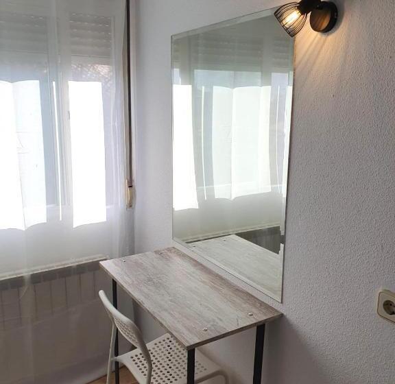 Номер Стандарт, Hostal Fronton