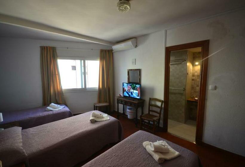 Номер Стандарт Трехместный, Hostal La Palmera