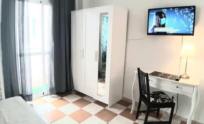 Estudio Estándar con Balcón, Hostal Nevada