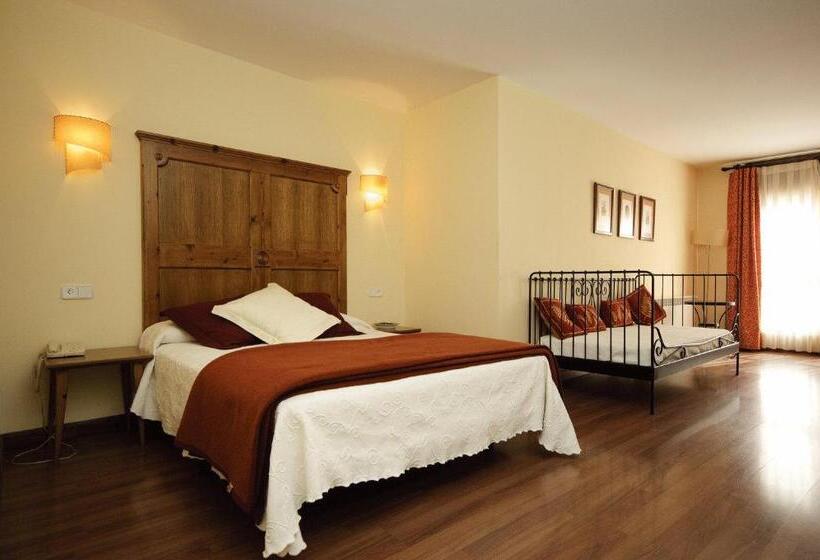اتاق استاندارد سه نفره, Pirineos