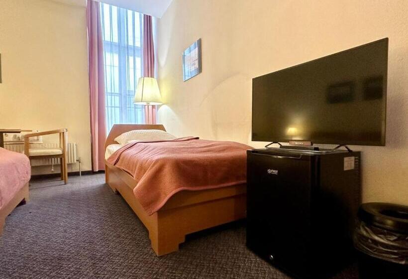 标准三人间, Very Central Apartments, 5 Min To City Center, No Reception