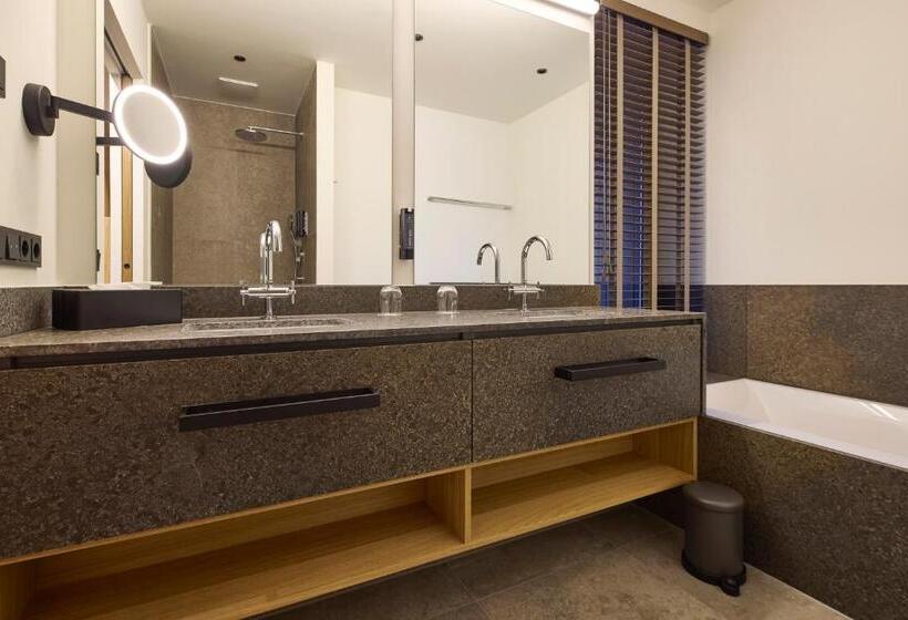 Suite with lake view, Das Walchsee Aktivresort