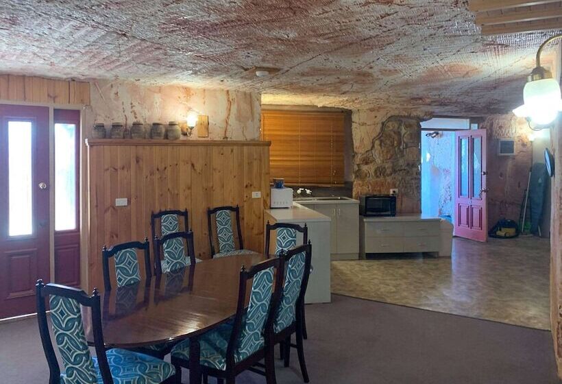 Апартаменты 2 Спальни, Comfort Inn Coober Pedy Experience