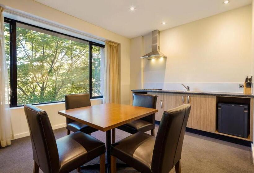 جناح إدارى, Crowne Plaza Canberra, An Ihg