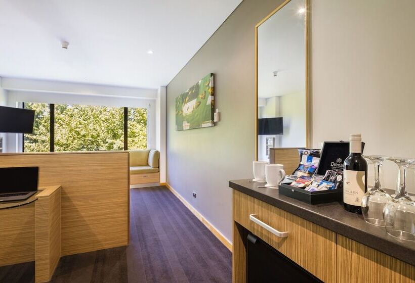 스탠다드 룸 더블 침대 공원 전망, Crowne Plaza Canberra, An Ihg