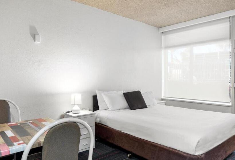 اتاق سوپریور, Red Carpet Motel