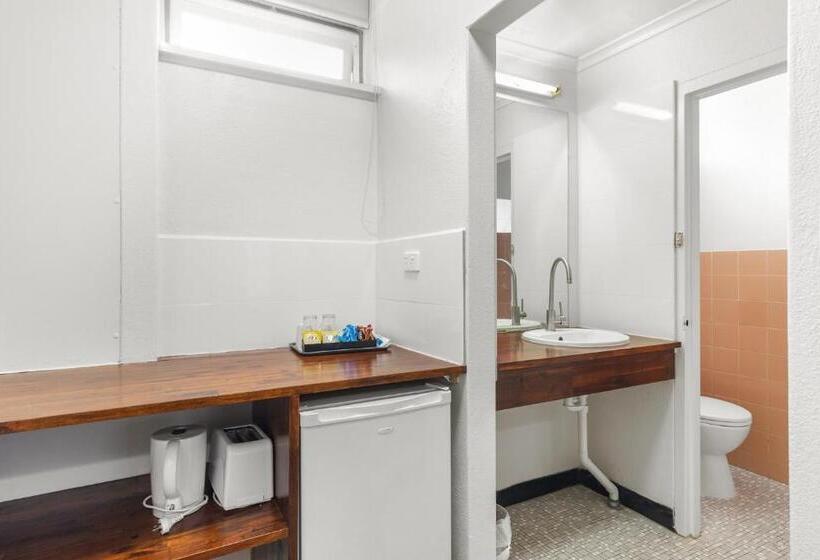Quarto Superior, Red Carpet Motel
