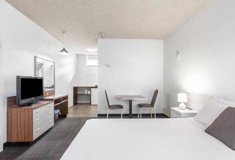 اتاق سوپریور, Red Carpet Motel