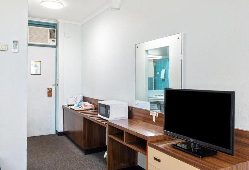 اتاق استاندارد سه نفره, Red Carpet Motel