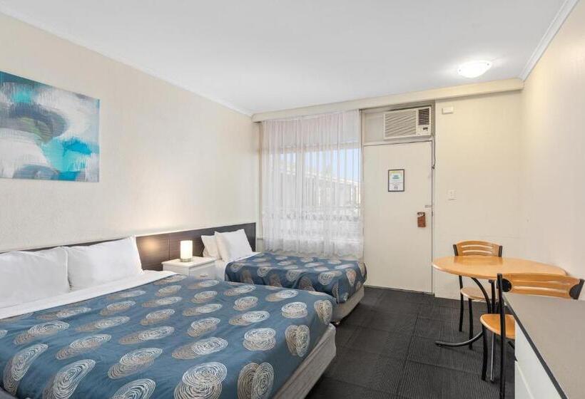 Quarto Superior, Red Carpet Motel