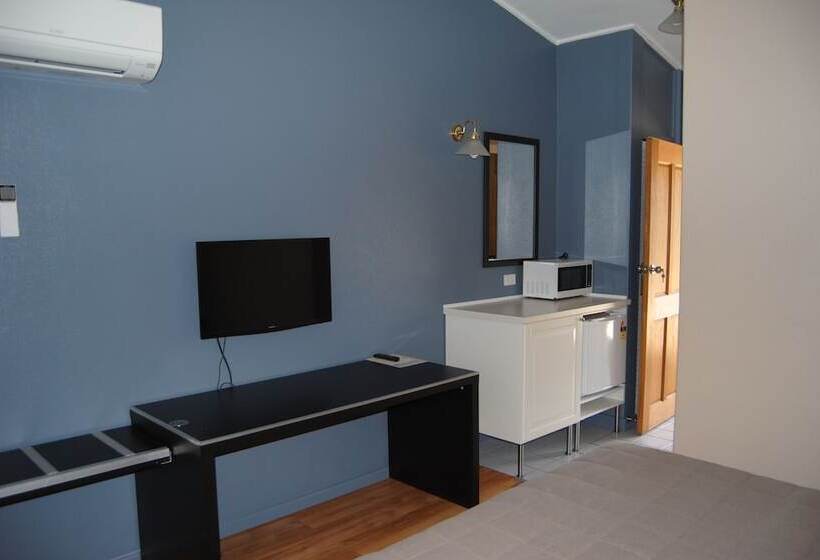 Номер Стандарт, Airlie House Motor Inn