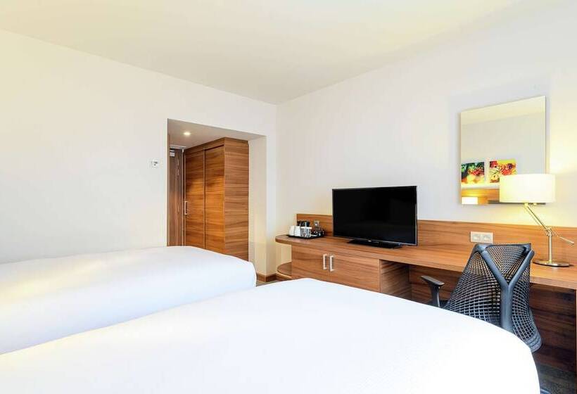 اتاق استاندارد با چشم‌انداز باغ, Hilton Garden Inn Brussels City Centre