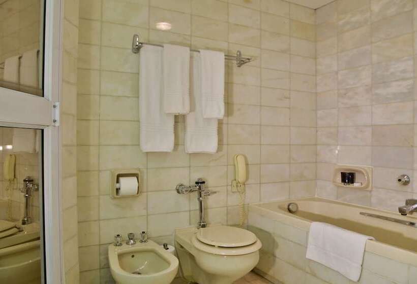 اتاق کلاب, Avani Gaborone Resort & Casino