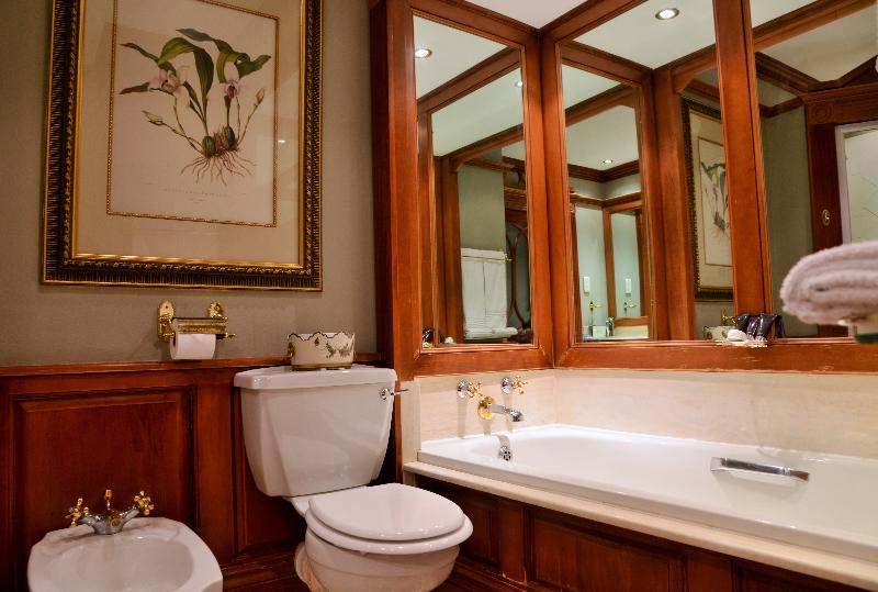 اتاق کلاب, Avani Gaborone Resort & Casino